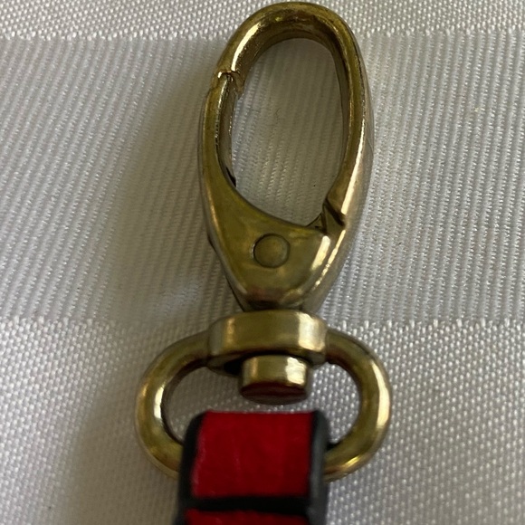 Gold Tone Daisy Clip Keychain - Picture 6 of 6